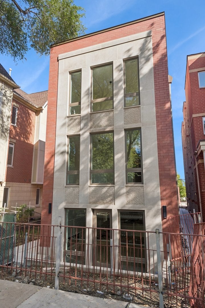 2323 N Lister Avenue