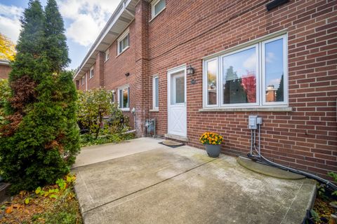 Tiny photo for 104 E Lincoln Street, Mount Prospect, IL 60056 (MLS # 12509595)