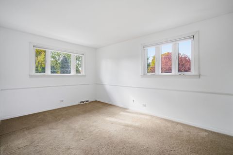 Tiny photo for 104 E Lincoln Street, Mount Prospect, IL 60056 (MLS # 12509595)