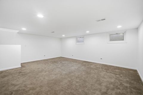 Tiny photo for 104 E Lincoln Street, Mount Prospect, IL 60056 (MLS # 12509595)