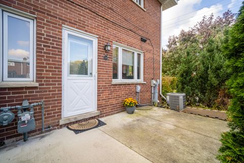 Tiny photo for 104 E Lincoln Street, Mount Prospect, IL 60056 (MLS # 12509595)