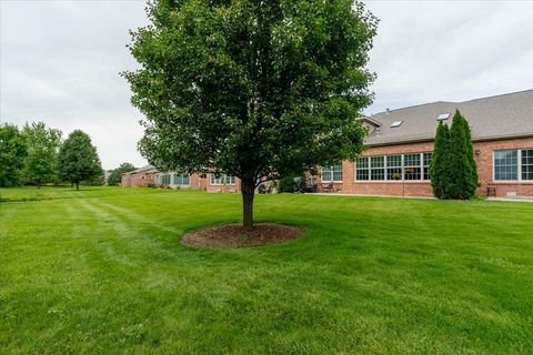Tiny photo for 25 Arbor Court #25, Bloomington, IL 61704 (MLS # 12689418)