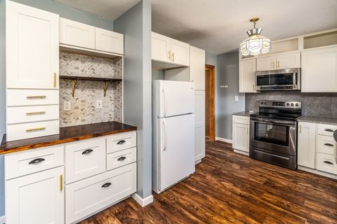 Tiny photo for 8 Buena Vista Drive, Murphysboro, IL 62966 (MLS # 12568611)