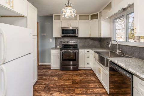 Tiny photo for 8 Buena Vista Drive, Murphysboro, IL 62966 (MLS # 12568611)