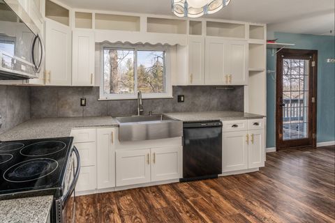 Tiny photo for 8 Buena Vista Drive, Murphysboro, IL 62966 (MLS # 12568611)