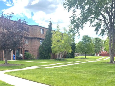 Tiny photo for 495 McHENRY Road #1B, Wheeling, IL 60090 (MLS # 12646084)
