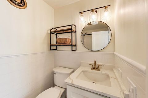Tiny photo for 940 W Glenlake Avenue #19C, Chicago, IL 60660 (MLS # 12574788)