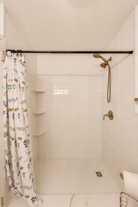 Tiny photo for 940 W Glenlake Avenue #19C, Chicago, IL 60660 (MLS # 12574788)