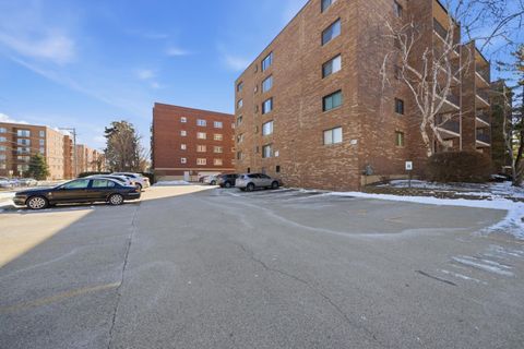 Tiny photo for 555 GRACELAND Avenue #503, Des Plaines, IL 60016 (MLS # 12591190)