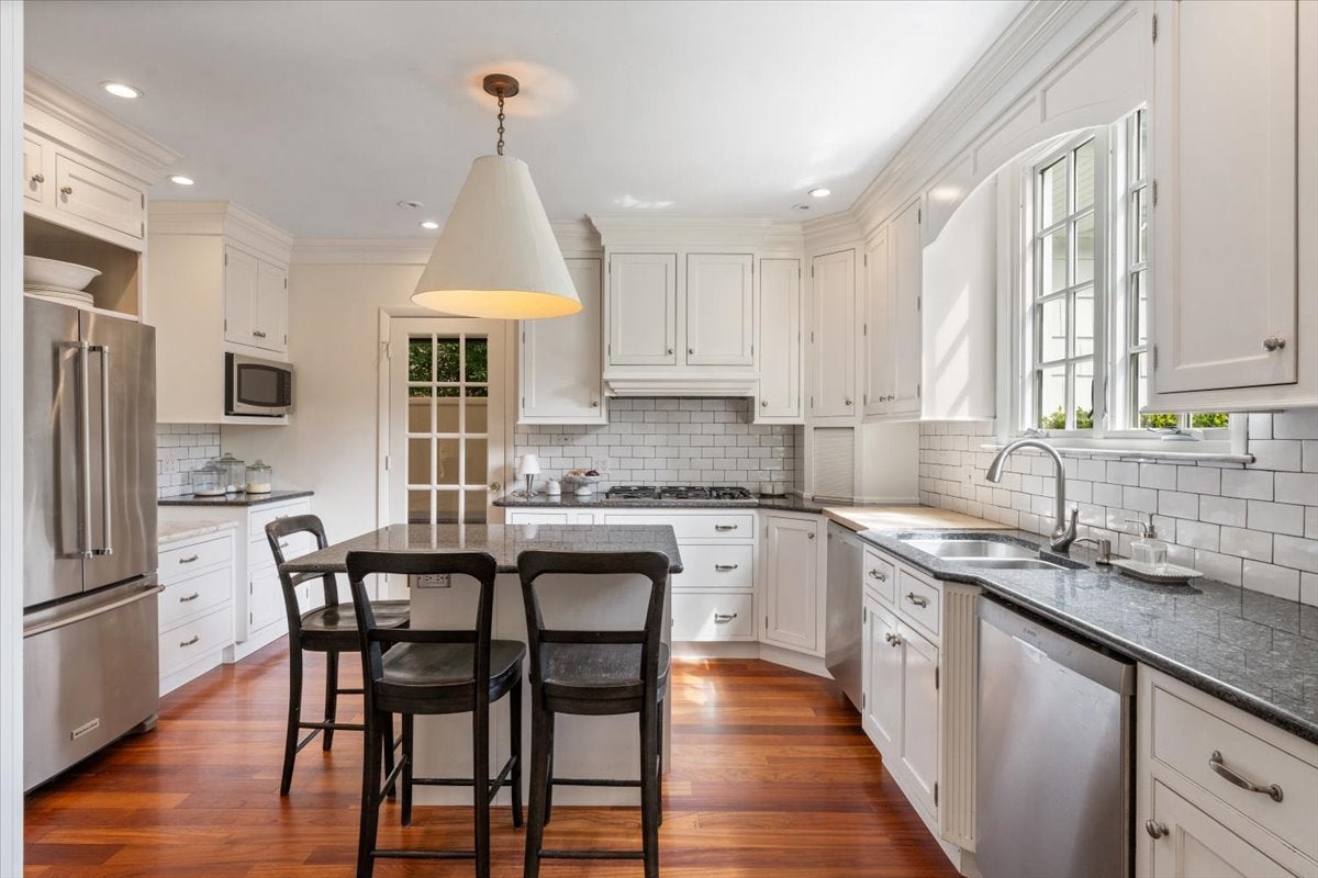 650 Green Bay Road