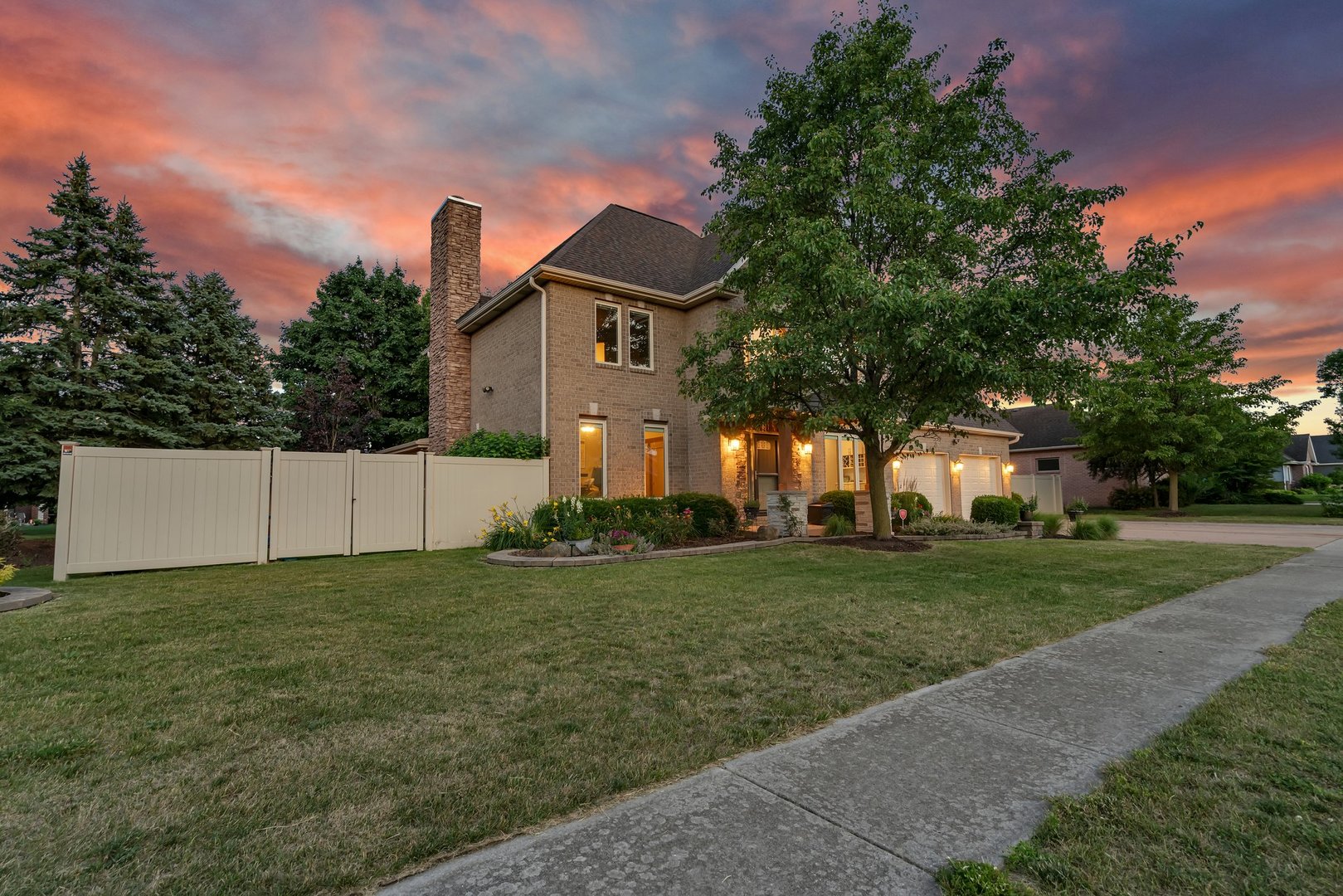 1375 Lakeside Lane