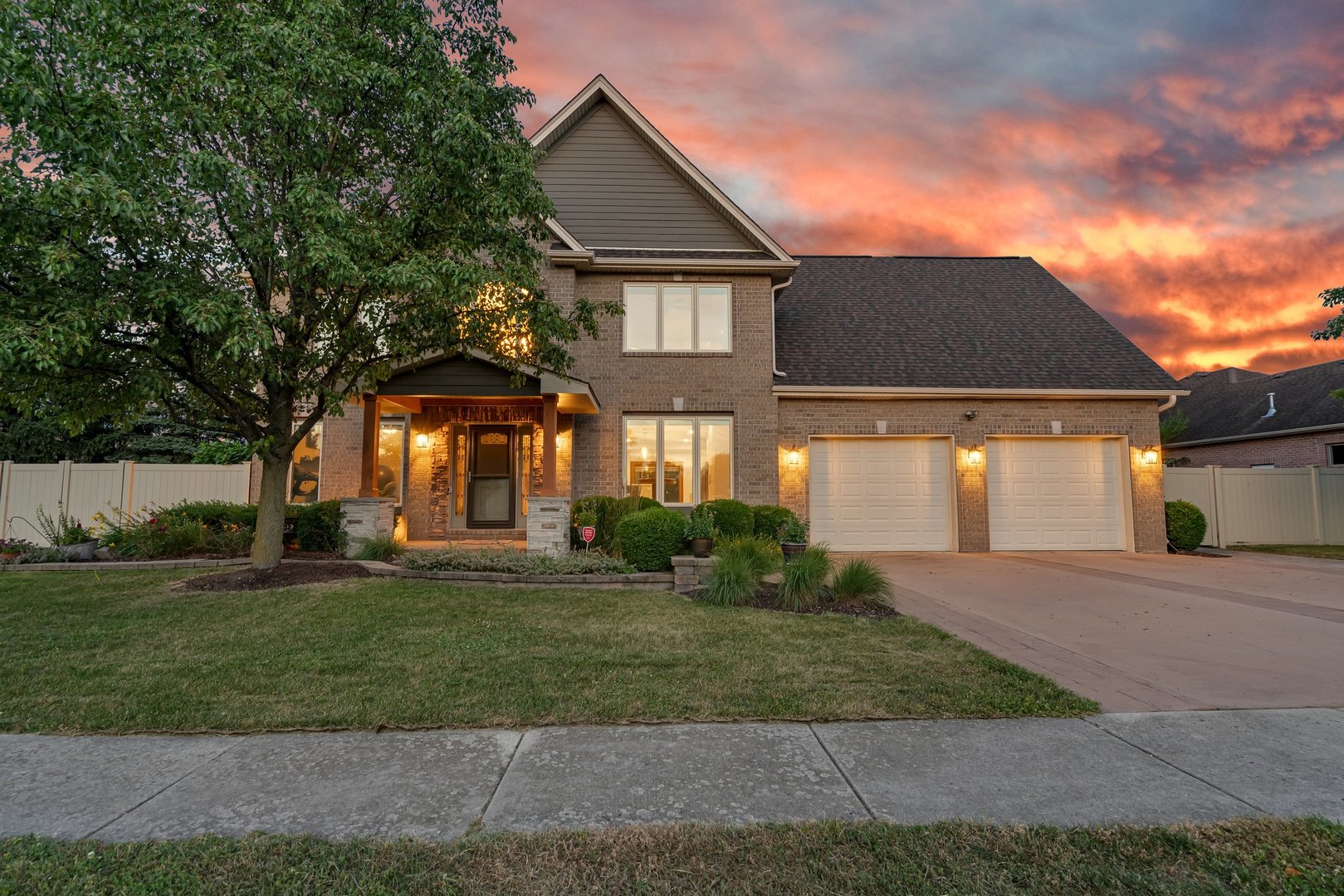1375 Lakeside Lane