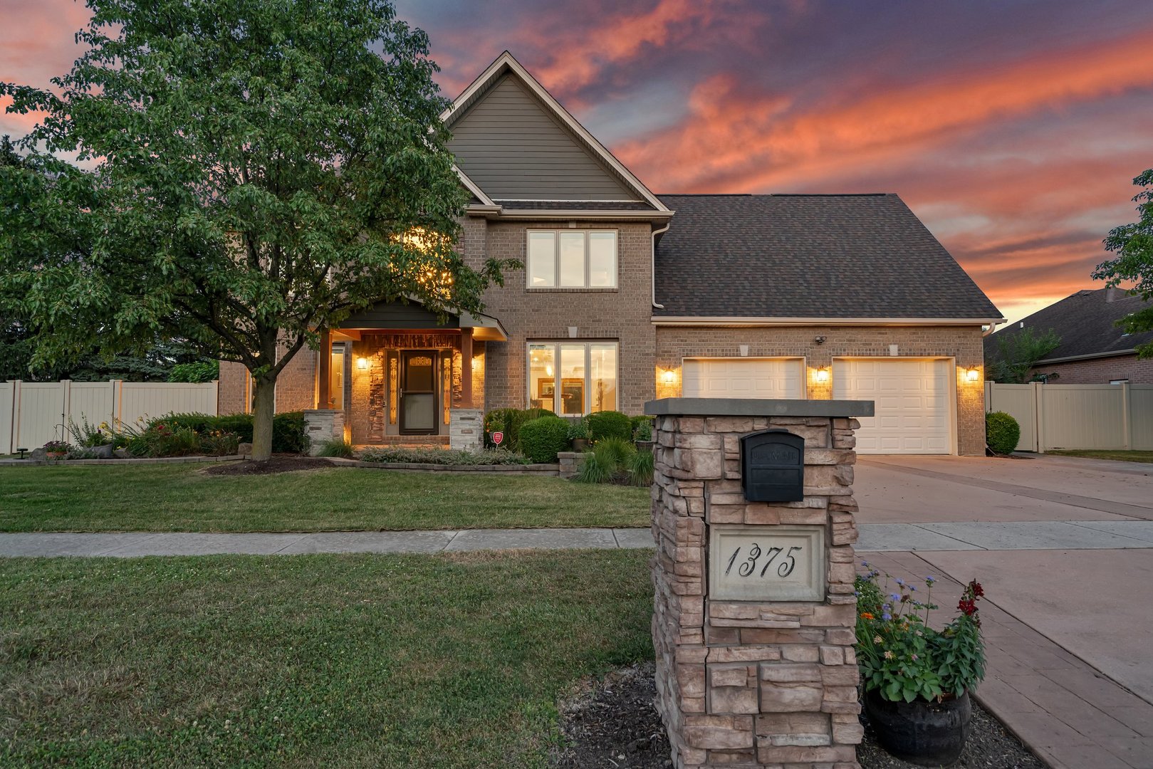 1375 Lakeside Lane