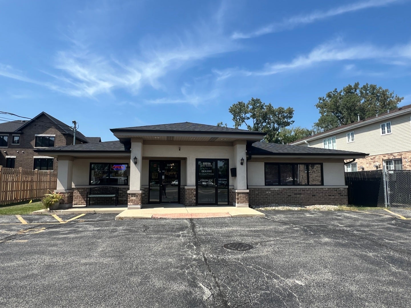 10016 S Roberts Road 1-South