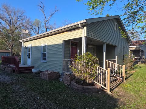 Tiny photo for 104 E Vermont Street, Carterville, IL 62918 (MLS # 12614477)