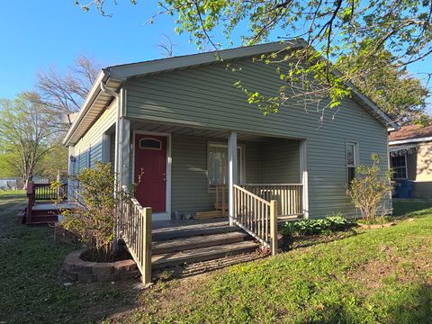 Tiny photo for 104 E Vermont Street, Carterville, IL 62918 (MLS # 12614477)