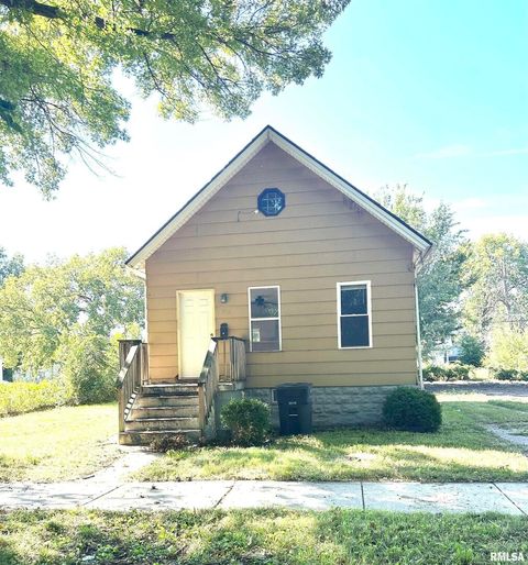 Photo of 926 10TH Avenue, Rock Island, IL 61201 (MLS # QC4269717)