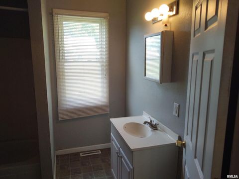 Tiny photo for 926 10TH Avenue, Rock Island, IL 61201 (MLS # QC4269717)