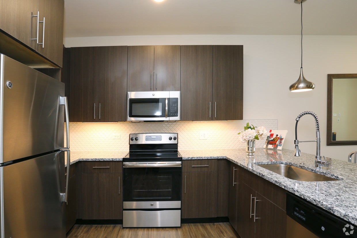670 E Algonquin Road 4209