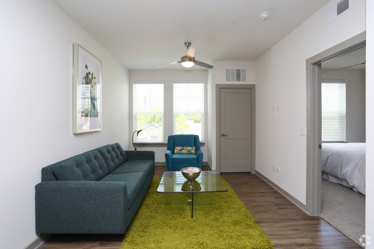 670 E Algonquin Road 4209