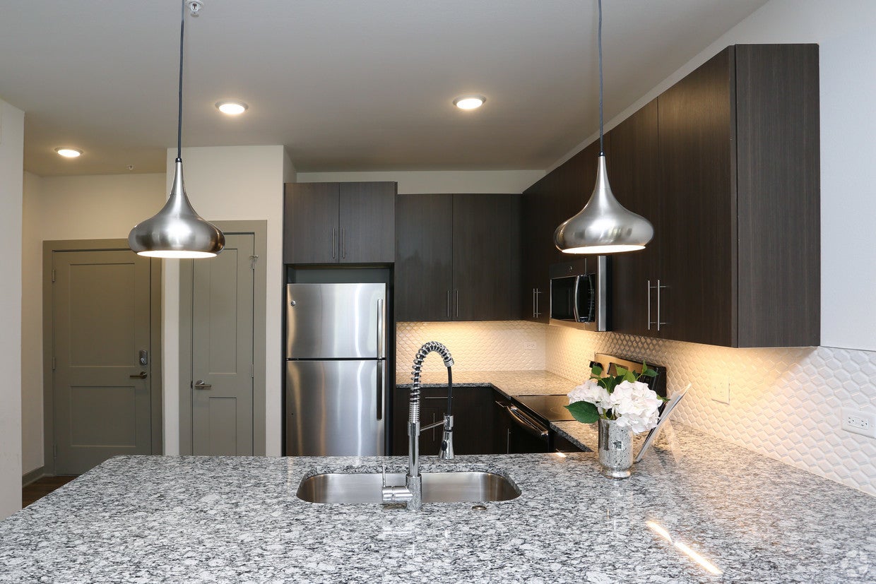 670 E Algonquin Road 4209