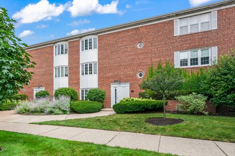 Tiny photo for 909 GREENWOOD Street #1C, Evanston, IL 60201 (MLS # 12495922)