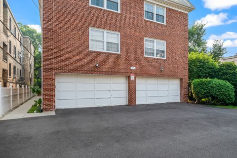 Tiny photo for 909 GREENWOOD Street #1C, Evanston, IL 60201 (MLS # 12495922)