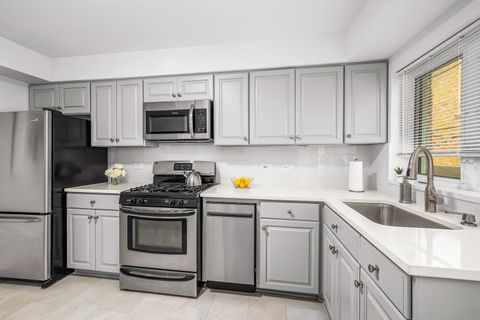 Tiny photo for 909 GREENWOOD Street #1C, Evanston, IL 60201 (MLS # 12495922)