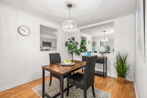 Tiny photo for 909 GREENWOOD Street #1C, Evanston, IL 60201 (MLS # 12495922)