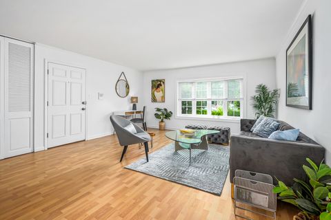 Tiny photo for 909 GREENWOOD Street #1C, Evanston, IL 60201 (MLS # 12495922)