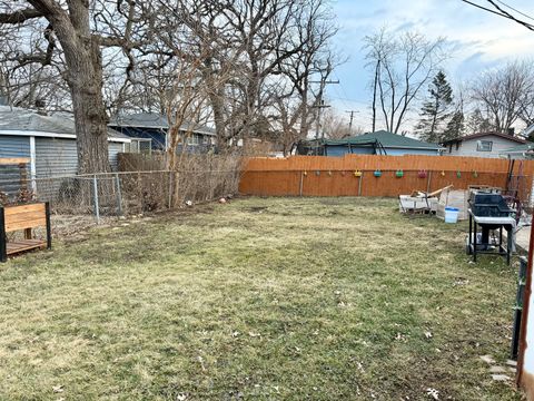 Tiny photo for 827 Monroe Avenue, Carpentersville, IL 60110 (MLS # 12579198)