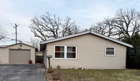 Tiny photo for 827 Monroe Avenue, Carpentersville, IL 60110 (MLS # 12579198)