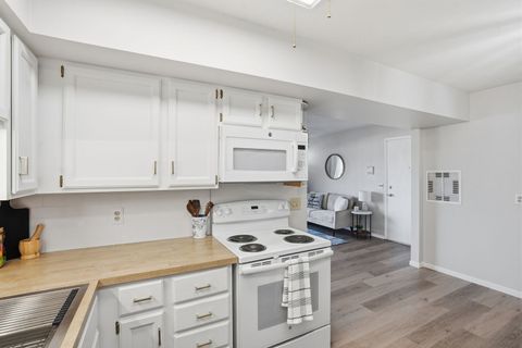 Tiny photo for 4190 Mallard Court #0010, Bettendorf, IA 52722 (MLS # 12549536)