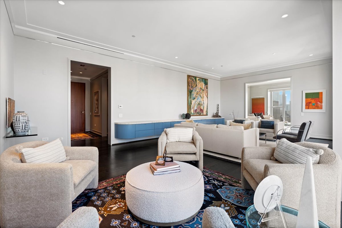 77 E WALTON Street 25D