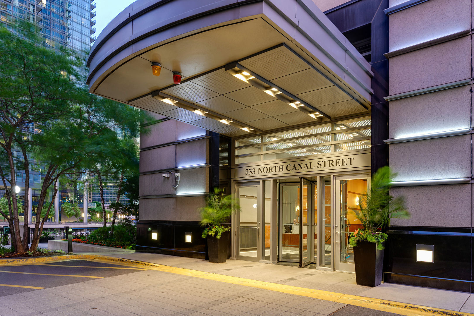 333 N CANAL Street 1306