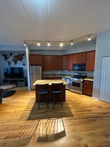 1919 S Michigan Avenue 400