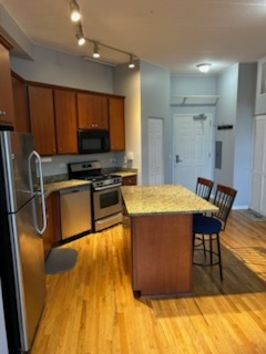 1919 S Michigan Avenue 400