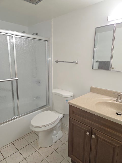 Tiny photo for 420 S Kenilworth Avenue #18, Oak Park, IL 60302 (MLS # 12766009)