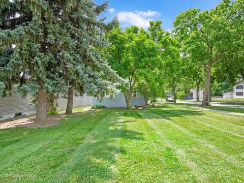 Tiny photo for 23 W Naperville Road, Westmont, IL 60559 (MLS # 12712479)