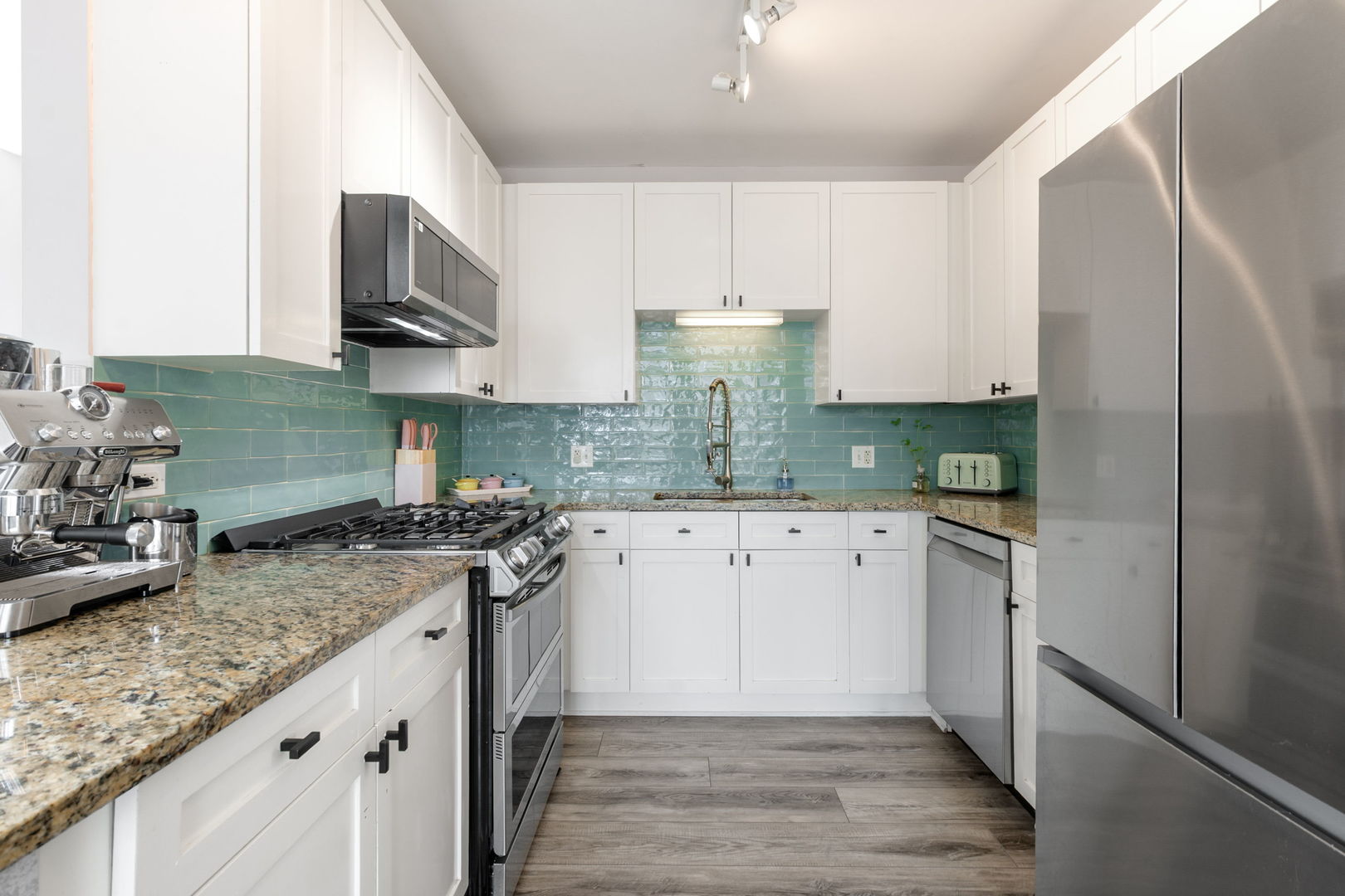 200 W Grand Avenue 1801