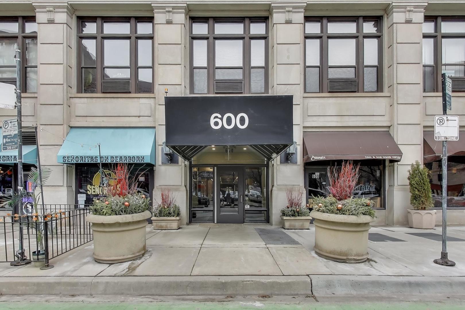 600 S Dearborn Street 2209