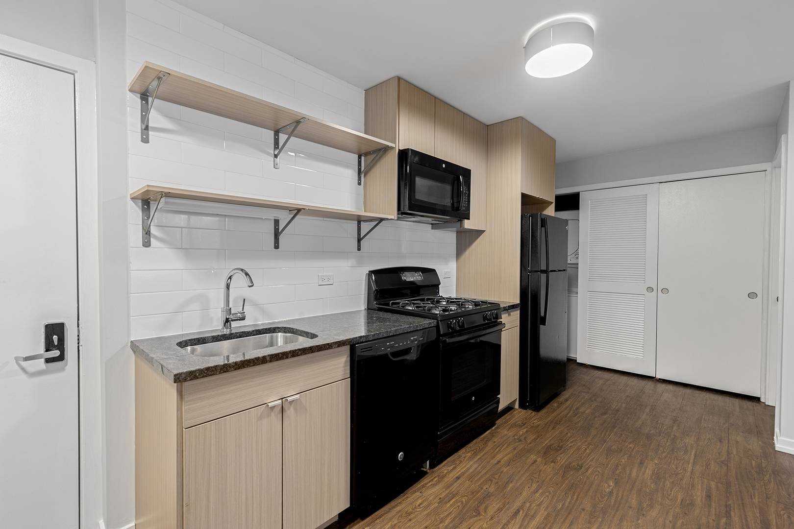 6134 N Kenmore Avenue 502
