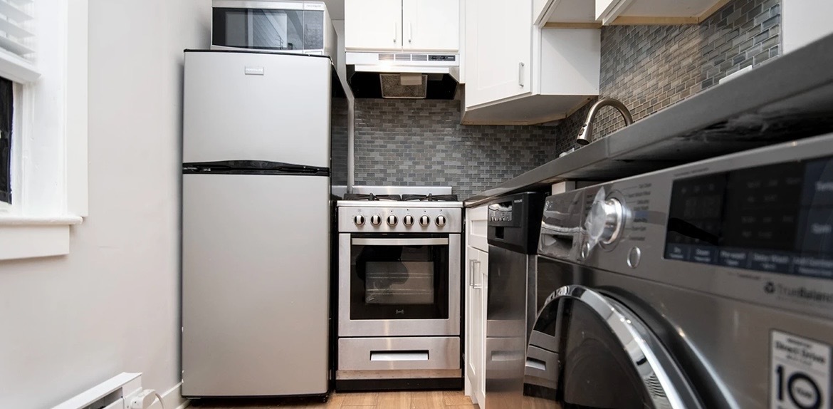 511 W Belmont Avenue 23