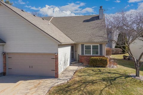 Photo of 20 Crystal Court, Bloomington, IL 61704 (MLS # 12552008)