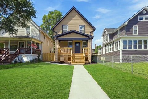 Tiny photo for 638 N Lotus Avenue, Chicago, IL 60644 (MLS # 12739496)