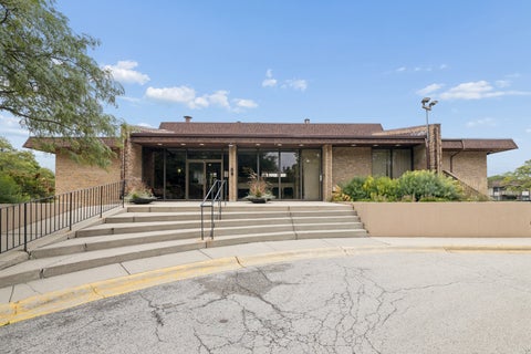 Tiny photo for 456 Raintree Court #2C, Glen Ellyn, IL 60137 (MLS # 12757631)