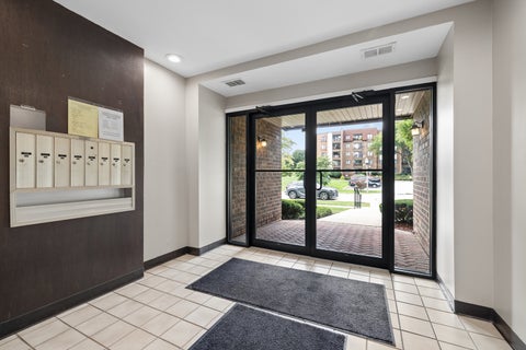 Tiny photo for 456 Raintree Court #2C, Glen Ellyn, IL 60137 (MLS # 12757631)