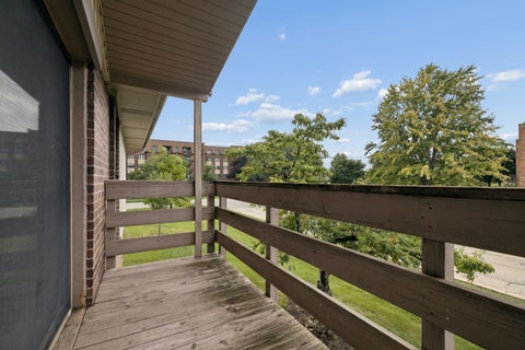 Tiny photo for 456 Raintree Court #2C, Glen Ellyn, IL 60137 (MLS # 12757631)