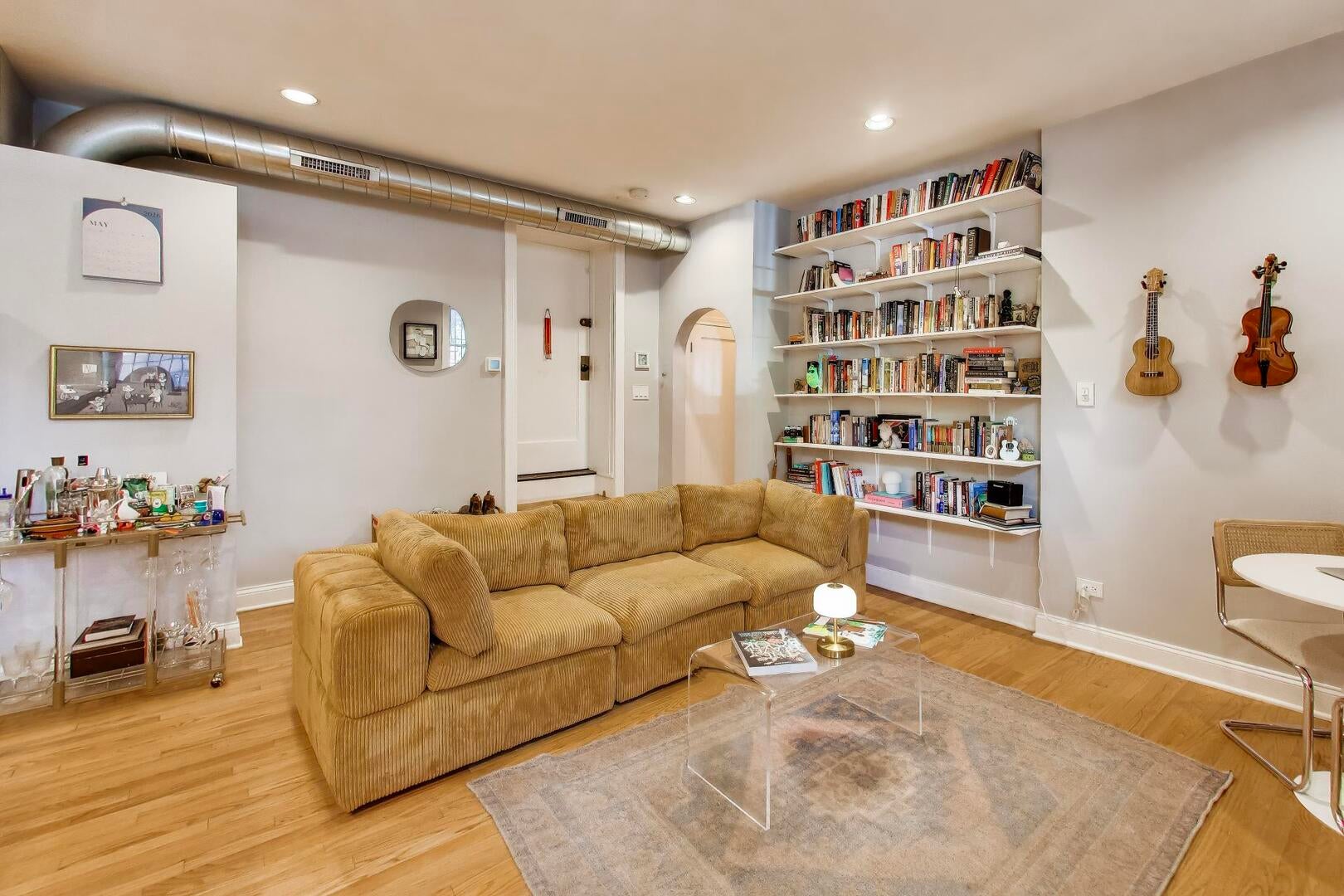 643 W Roscoe Street G