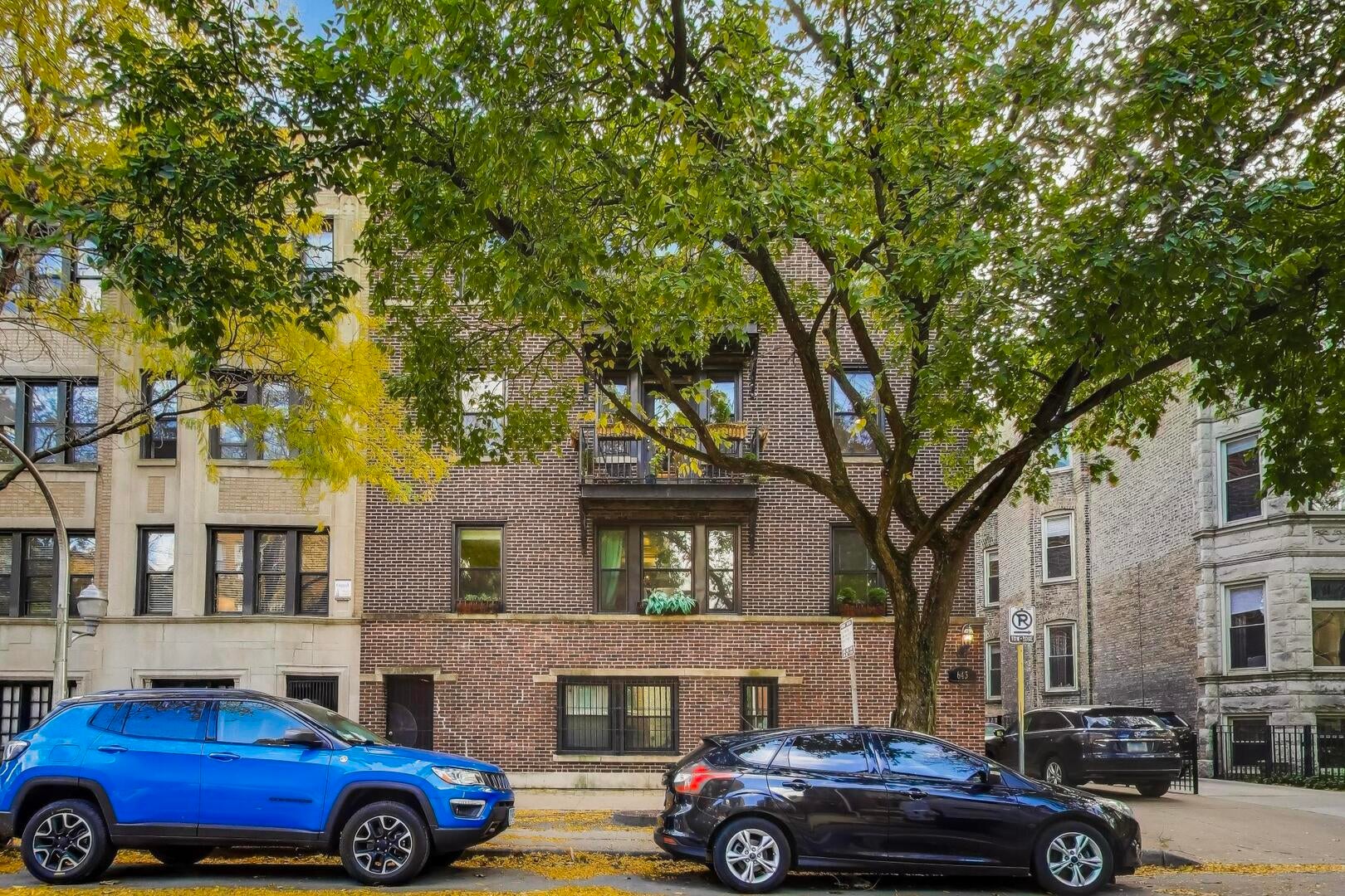 643 W Roscoe Street G